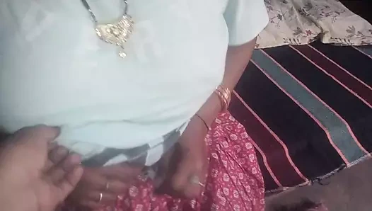 Hintli üvey baba üvey kızını seks yapmaya ikna etti