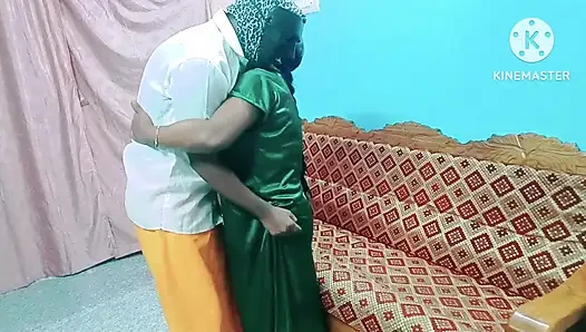 Tatminsiz ev hanımı kayınpederini baştan çıkardı ve onun tarafından sikildi - yüksek sesle inleyerek tam tamil ses