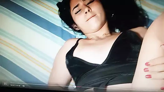 Azgın üvey kız kardeşim yarak emiyor