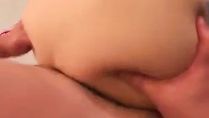 Çok sevimli ve çekici asyalı genç köpek stili becerdin alır