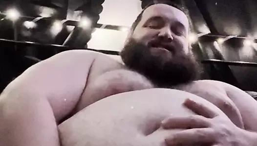 Gainer lavanta ayısı şakalaşıyor ve ne kadar büyüdüğünden bahsediyor