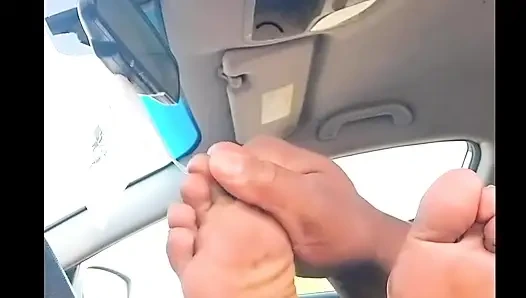 Kahvaltıda Andrea'nın 8 beden koyu çikolatalı zenci ayaklarının olduğu araba seansı!!