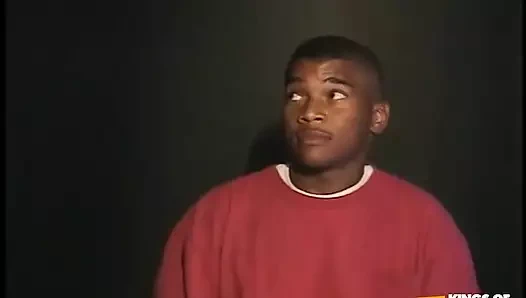 Siyah mahkum derin bir sakso çektikten sonra polis adama götünü parçalatıyor