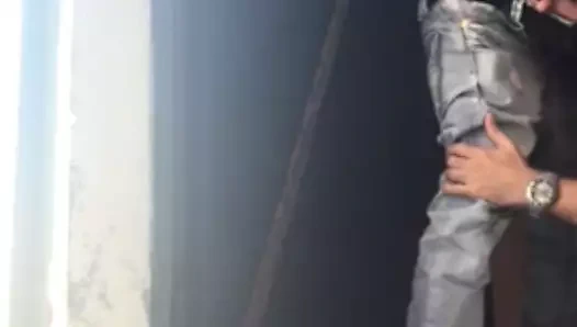 Tunuslu hetero beyaz bir adam tarafından emilen onun büyük çük alır