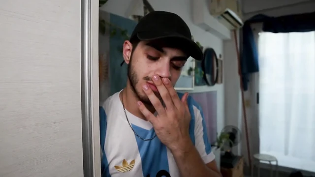 Gel, gerçek bir adamın kokusunu kokla