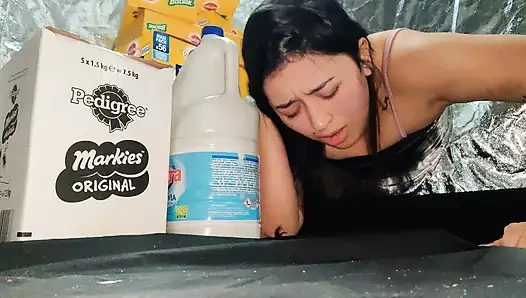 Sıkışmış üvey anne yardım istiyor anal orgazm alır