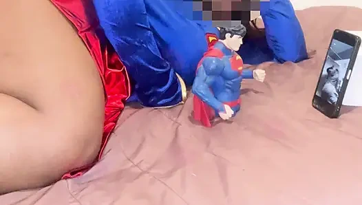 Süper kadın ve Süpermen sikişme videoları izlemeyi seviyor!