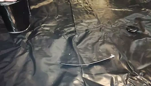 Bayan, siyah gözlükleri eziyorum.