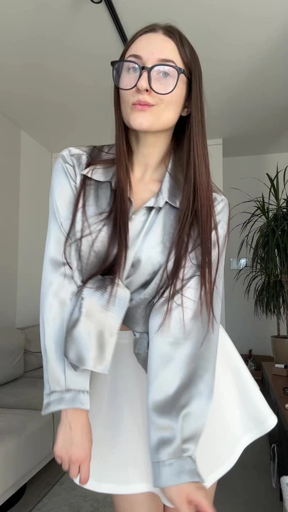 Как сексуально я выглядываю в этом наряде? 💋