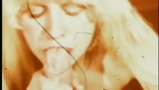 Kötü götlü orta yaşlı seksi kadın yarağı sert boşaltıyor