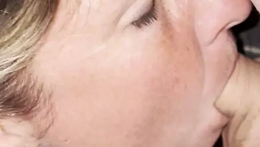 horoz emme sırasında taşaklarımla oynuyor