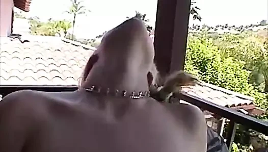 Sevimli minyon genç kız mastürbasyon yapıyor