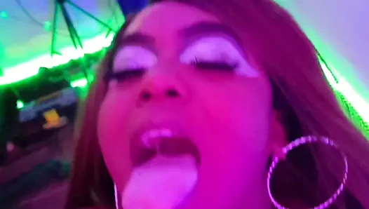 Busty abanoz var beklenmedik sıcak seks ve gizlice derin boğaz oral seks verir