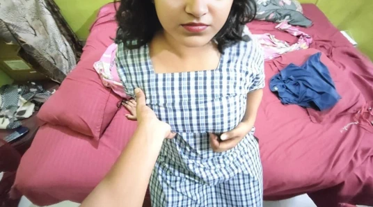 Çok iyi emiyor, ağzına boşalırım - Hintli liseli kız sakso