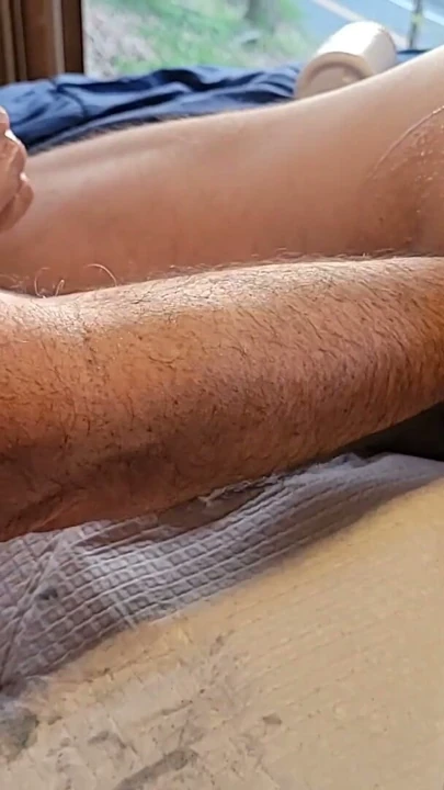 Güzel bb ve yumruk seansı, onu sikiyor çok iyi hissettim. Şehvetli yumruk sokma ustası devraldı ve deliğini salladı. | Klip 2