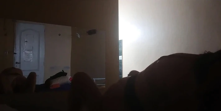Beni çok güzel bir motelde tavlıyor.