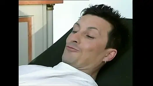 Harika büyük memeli orta yaşlı seksi kadınların grup seksi götten sikiliyor ve ağzına boşalıyor