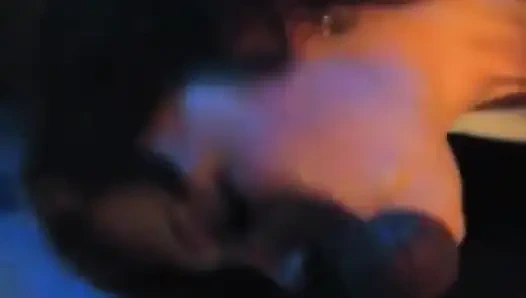 Dövmeli gıdıklıyor mike'ın gırtlağına kadar alıyor