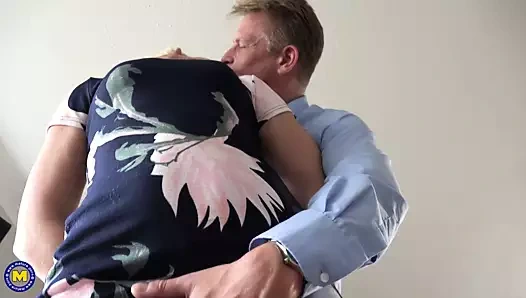 Ganimet adım anne emmek ve sikme beyaz baba