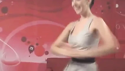 Alison brie charleston dansı yapıyor