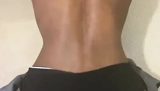 Büyük göt beyaz yarağa biniyor