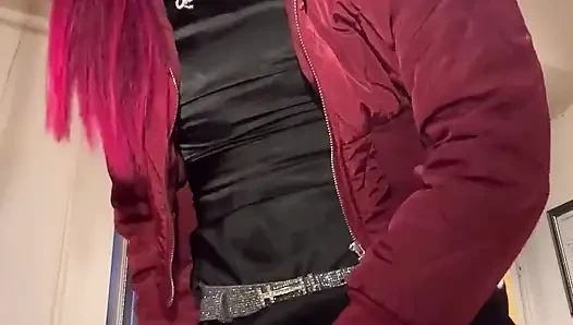 Jess Silk dildoya biniyor