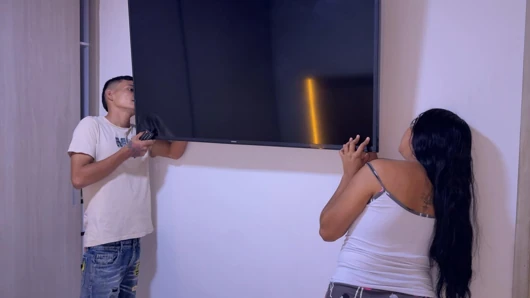 Latina of limited resources has no way to pay reparations to unknown boy and pays him with a delicious fuck