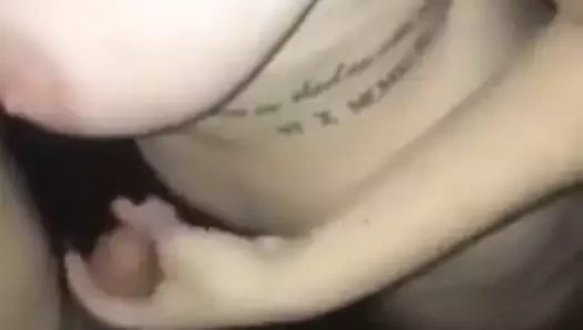 Milf anne gece konaklamada üvey oğlunun üniversite arkadaşını berbat