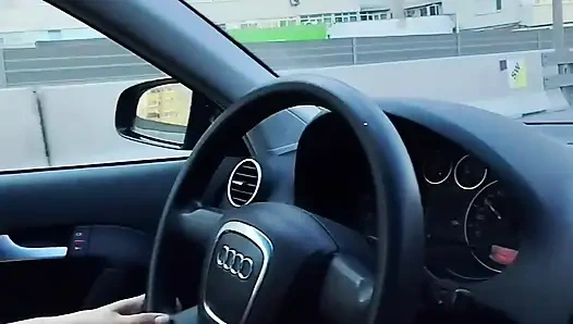 Trafikte 5 dakika! Daha fazla bekleyemedi