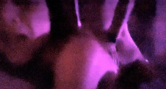 Kocanın en iyi arkadaşı eğlenceli bir sikişmek için boşalıyor