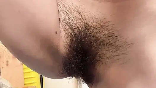 İşeme eğlencesi Hana çok iyi hissettiren işemeyi bekleyemiyor