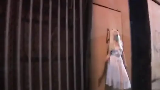 Skinn Kandi: Charlotte Stokely'nin yer aldığı sahne 1