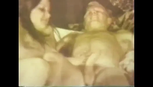 Orospular erkeklerle eğleniyor