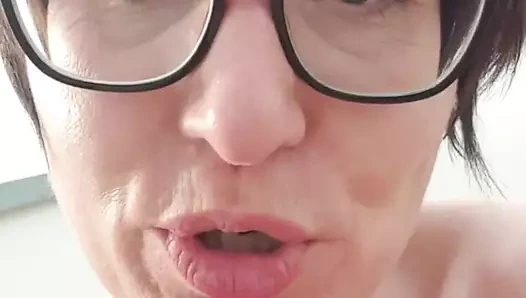 Orta yaşlı seksi kadın Julie 10 sn fışkırtıyor