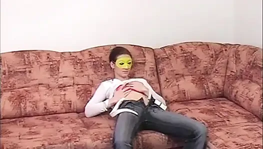 Amatör çift amcık sikiyor amcık yalama dildo maskeli oynuyor