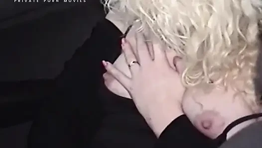 Azgın orta yaşlı seksi kadın arabada