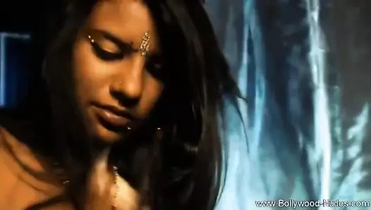 Bollywood mutlak bebeğim