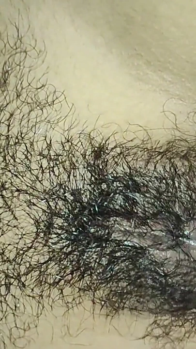 Seksi Hintli evli kadın kocasıyla derin sakso çekiyor | Klip 1