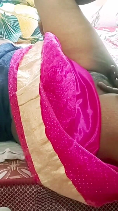 Üvey oğlu üvey annesi tarafından ekstra evlilik meselelerini öğrendiğinde baştan çıkarıyor - gerçek inlemeli tamil ses | Klip 3