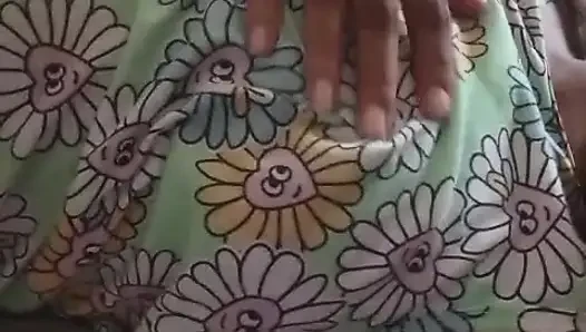 18+ üniversiteli kız aşkı ve şehveti ile ilk kez musterbate oluyor Sri Lankalı yerel