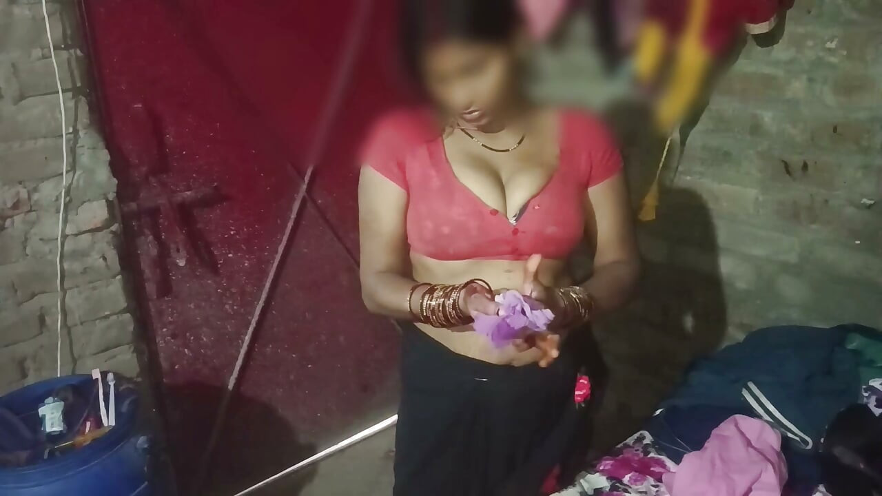 Bhabhi'yi kayınbiraderin sikiyle doggy style pozisyonunda götünden sikiyor - Hintçe sesli