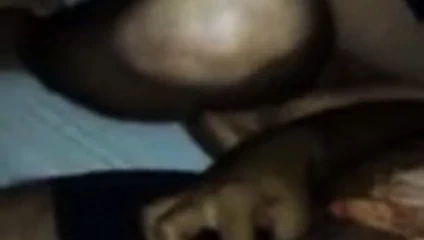 Hint eş sikikleri koca ve 2 arkadaşlar üzerinde balayı