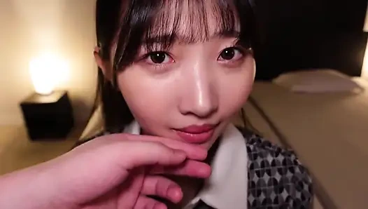 Tatlı evli kadın. Bir öpücük onu tamamen dönüştürüyor