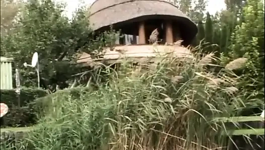 Sarışın şişman plajda sikişiyor