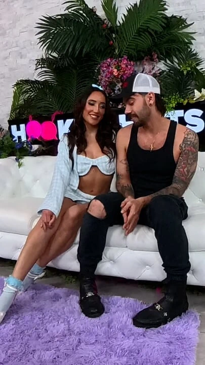 Esmer Chloe Amour nade edepsiz tarafından sikilmeyi seviyor!
