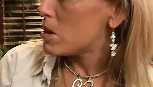 Orta yaşlı seksi kadın yarak arıyor - bölüm 3
