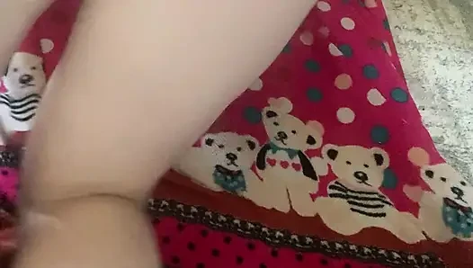Kadın okşuyor