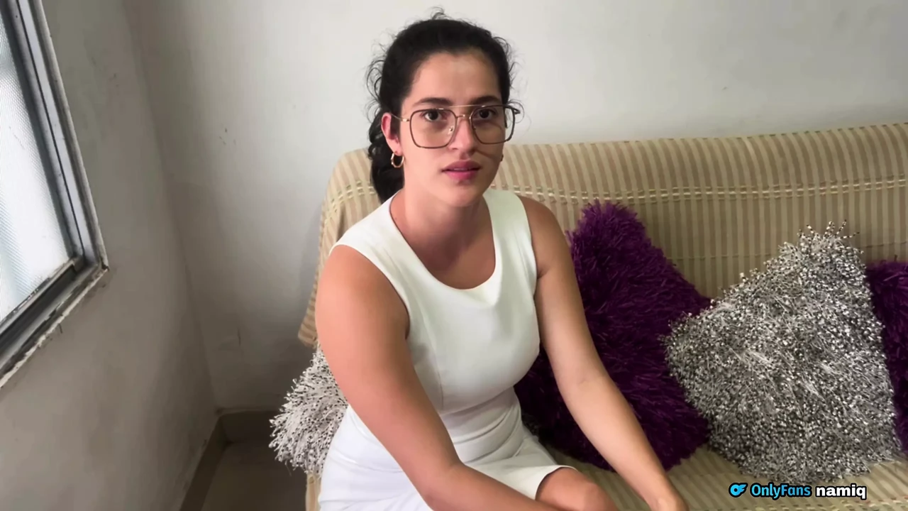 Religieuze vrouw doet alsof ze moeilijk is, maar uiteindelijk geeft ze haar kont op!