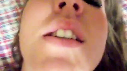 Haciendo un dedito dedicado a su amor