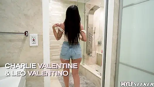 Yeni üvey oğlunu sikiyor - Charlie Valentine